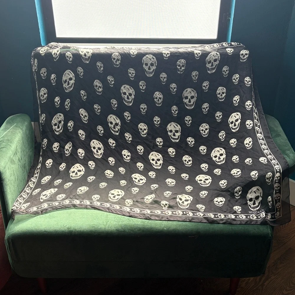 Alexander McQueen Silk Skull Scarf - Picture 3 of 11
